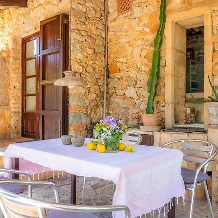 Bona Feina Villa *